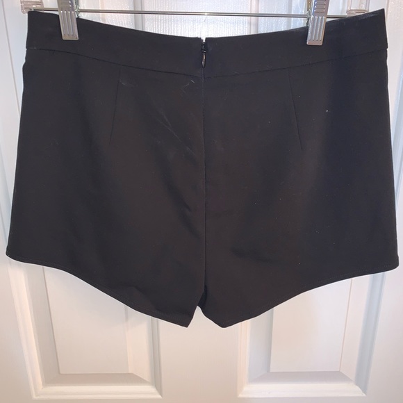 Express Skort in black. Never worn - Picture 3 of 4